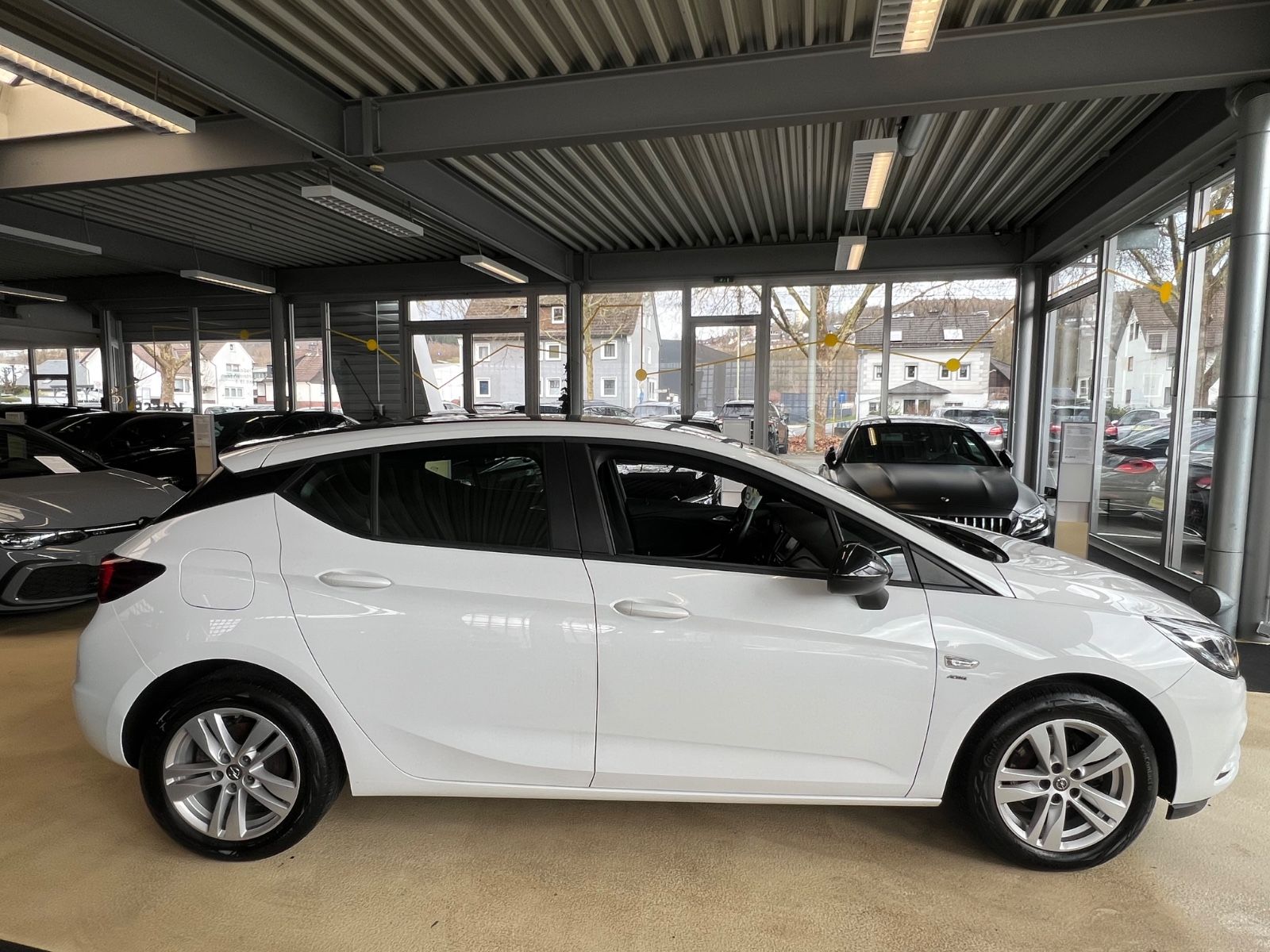 Fahrzeugabbildung Opel Astra K Lim. 5-trg. Active Start/Stop