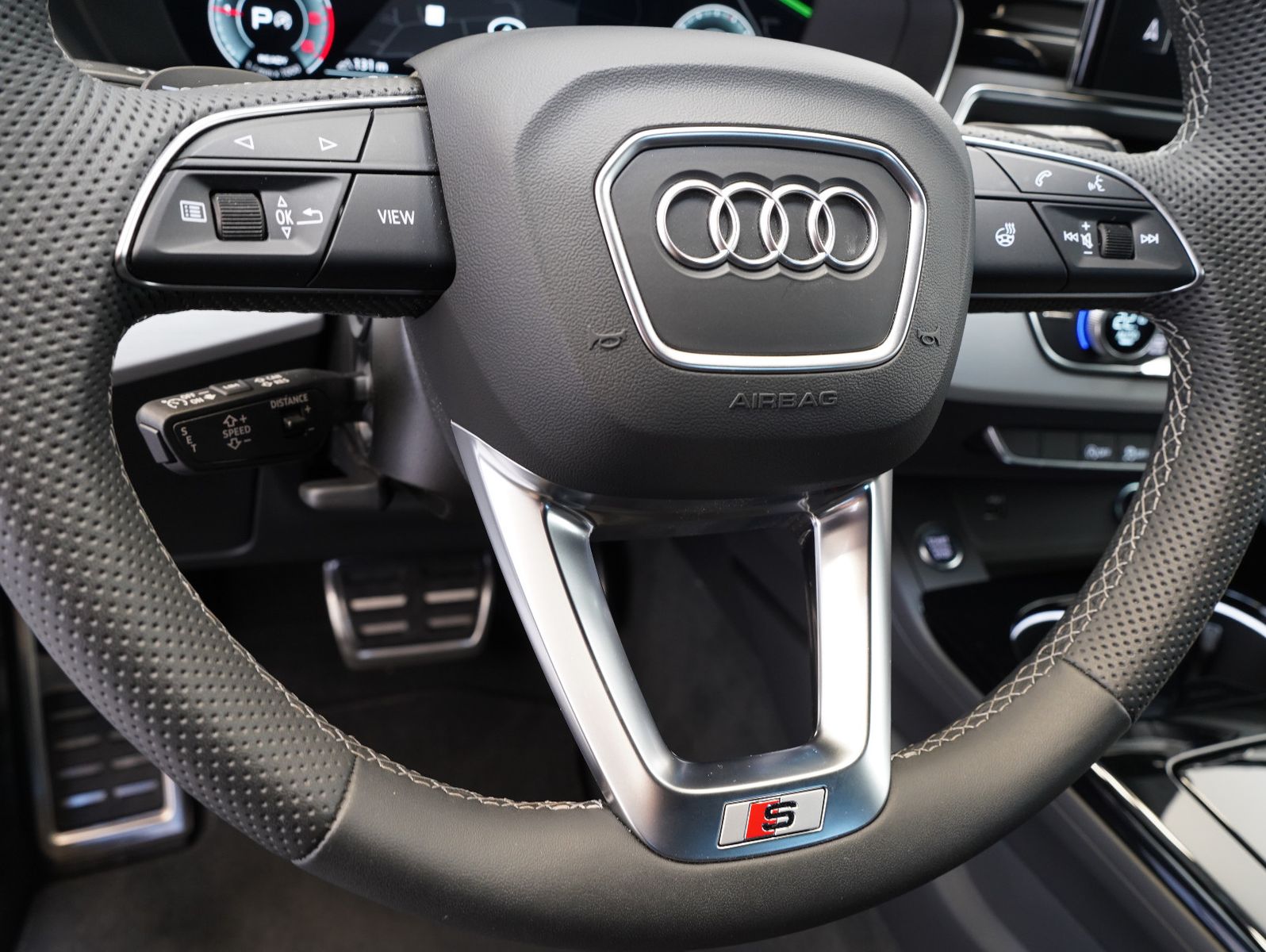 Fahrzeugabbildung Audi A4 Avant 35 TDI S line Competition Edition