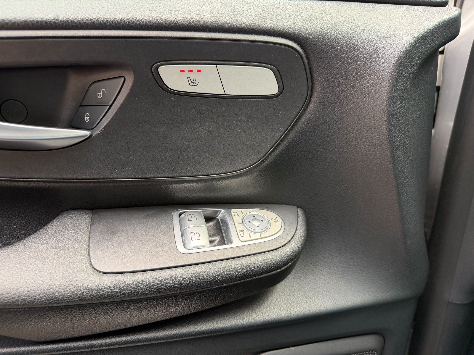 Fahrzeugabbildung Mercedes-Benz V 250 d EDITION AHK DISTRONIC Standheiz LED