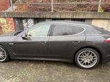 Porsche Panamera 4S S - Porsche Panamera aus 2011: 4s
