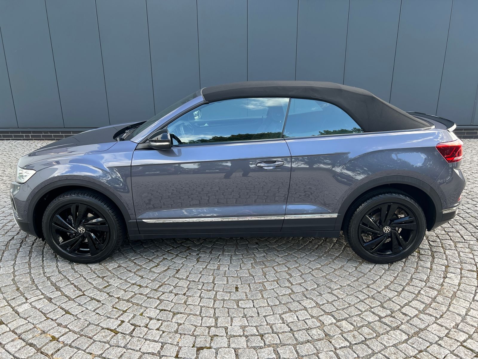 Fahrzeugabbildung Volkswagen T-Roc Cabriolet Style 1.5 TSI DSG *AHK, LED, Bla
