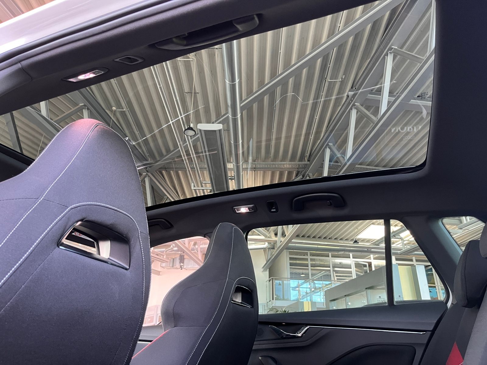 Fahrzeugabbildung SKODA Kamiq Monte Carlo PANO LED NAVI ALU