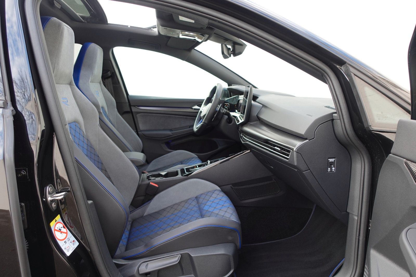 Fahrzeugabbildung Volkswagen Golf VIII R 2.0TSI 4Motion,Akrapovič,Pano,Matrix