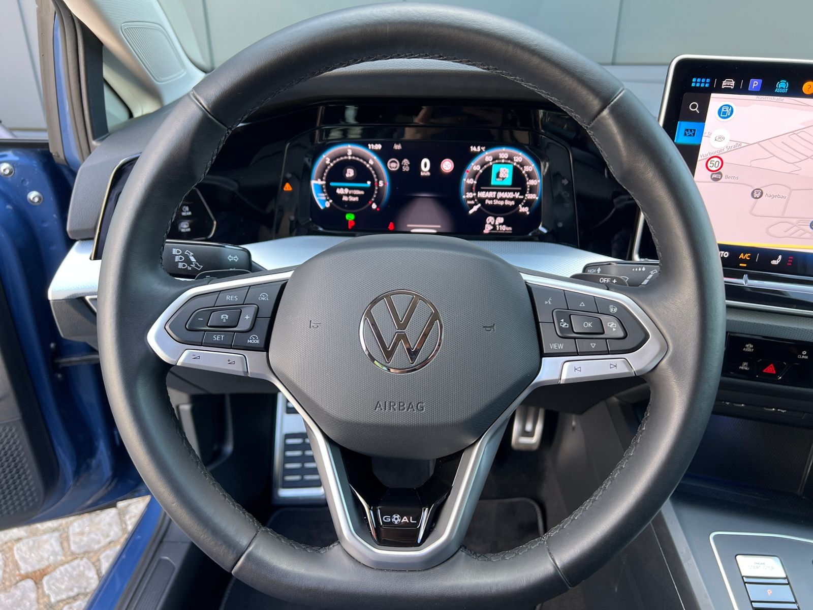 Fahrzeugabbildung Volkswagen Golf VIII Life 2.0 TDI DSG *AHK,LED,ACC,Navi,Kam