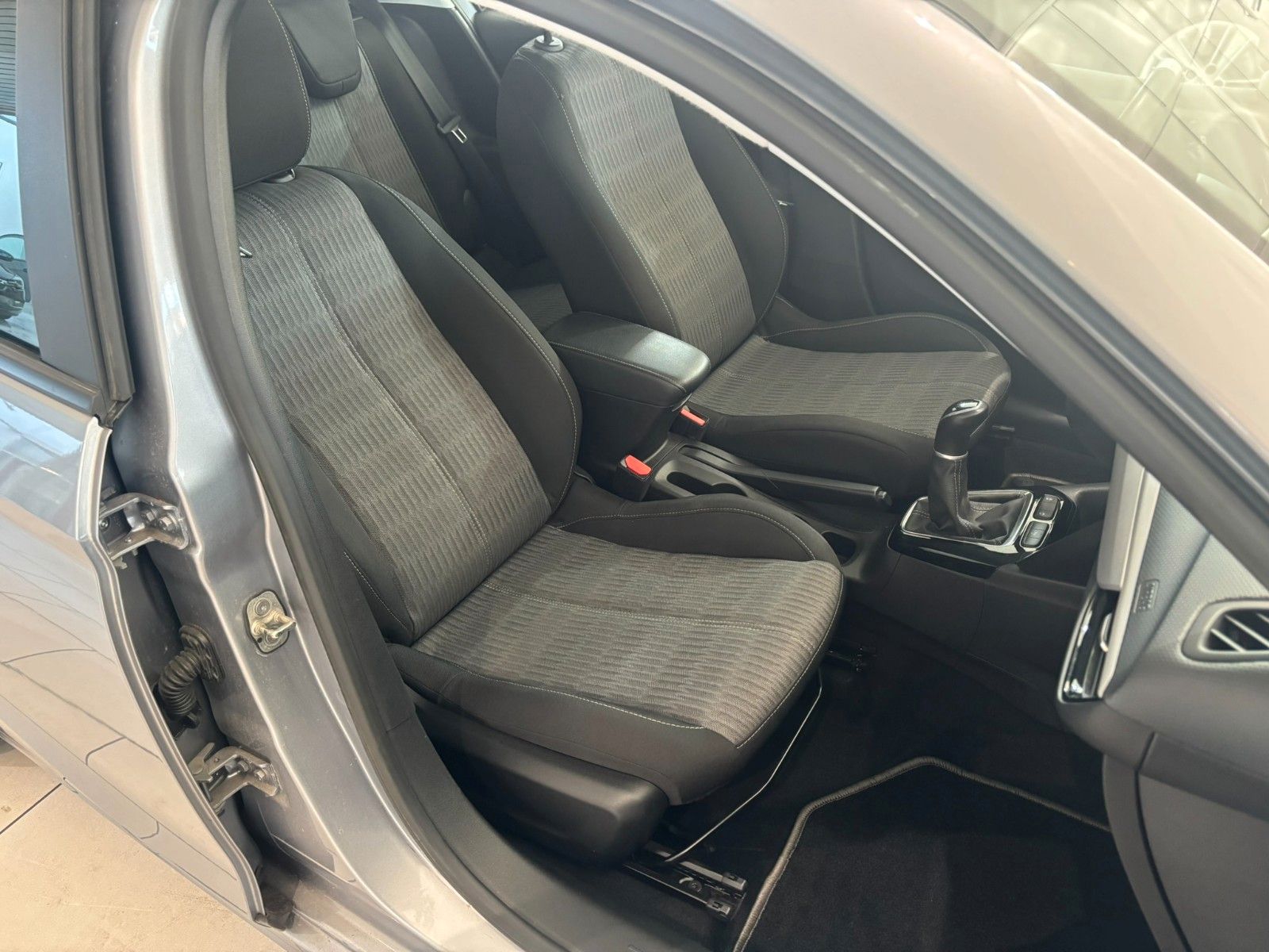 Fahrzeugabbildung Opel Corsa F 1.2 EDITION NAVI/LED/TEMP/PDC/SPORT/DAB+