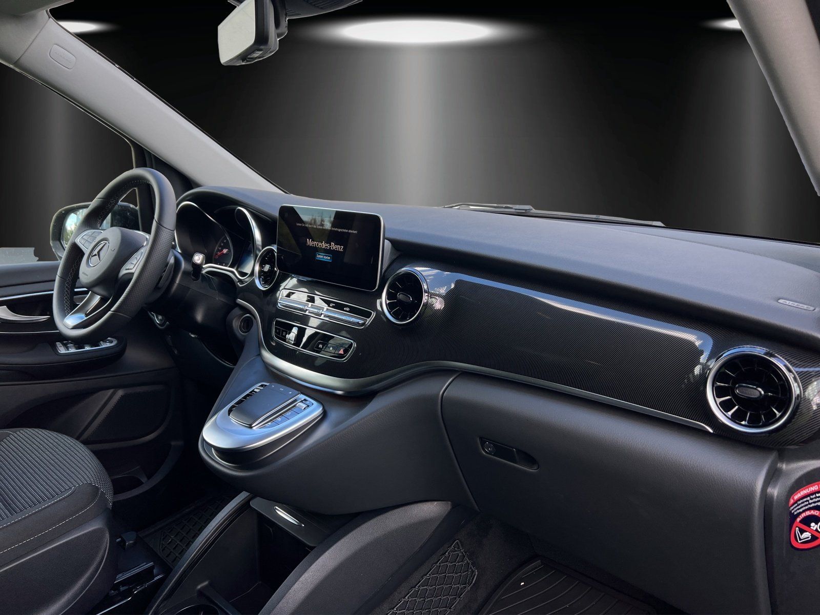 Fahrzeugabbildung Mercedes-Benz V300d 4M EDITION Extralang AIRMATIC DISTR 19"AMG