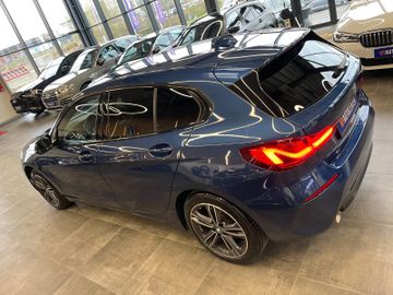 BMW 118 d Sport Line *LED*PDC*CARPLAY*TOUCH*SHZ*TEMP