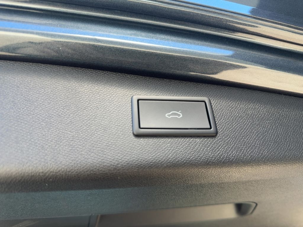 Fahrzeugabbildung CUPRA Leon ST e-HYBRID WINTER NAVI ACC elektr. HECKKL.