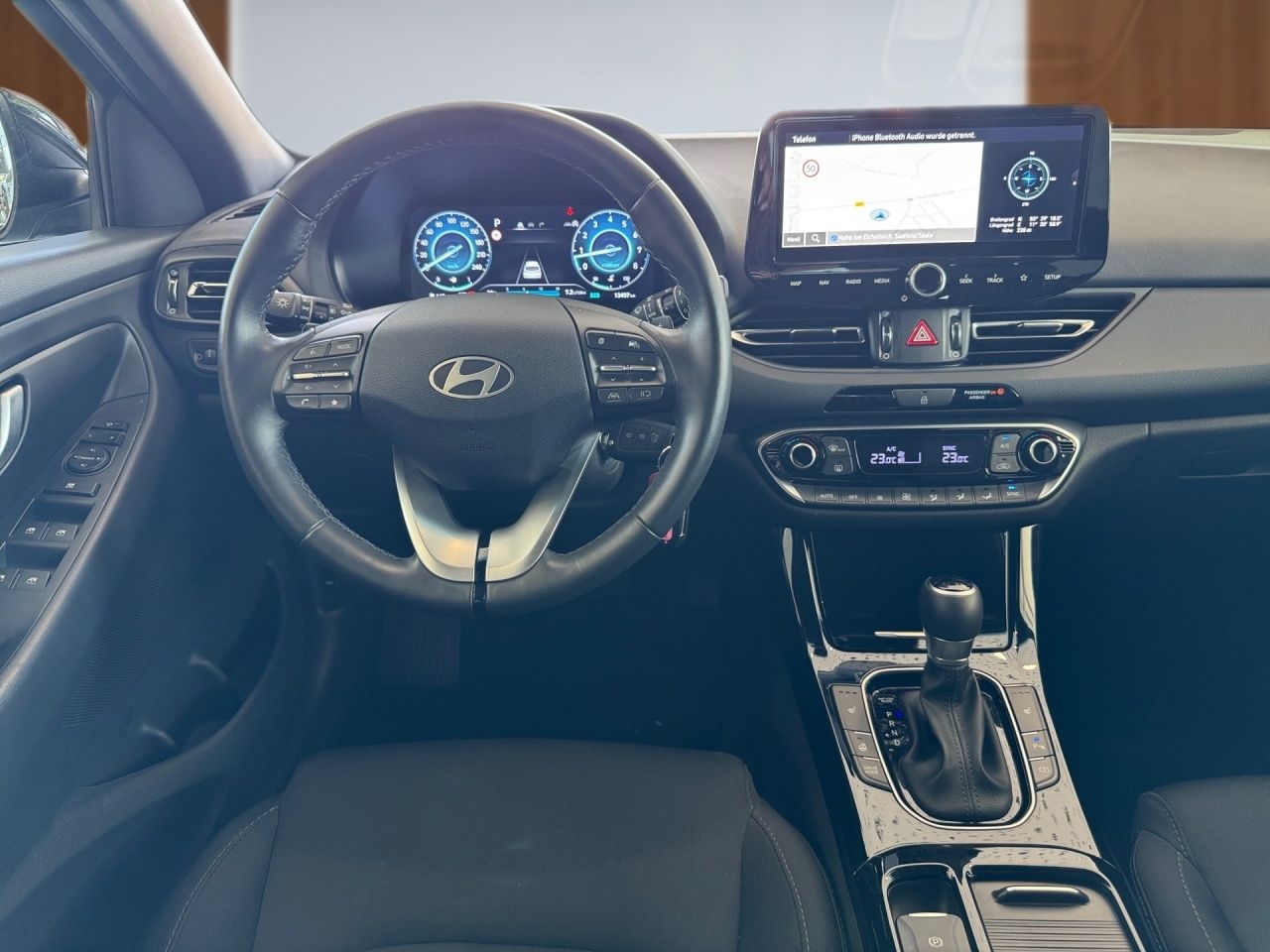 Fahrzeugabbildung Hyundai i30 ADVANTAGE AUT Fernlichtass. Kam. KlimaA LED