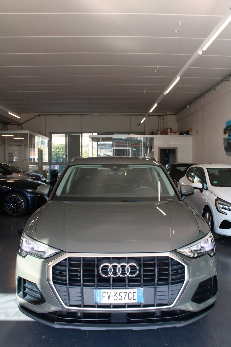 Audi Q3 2.0 TDI 150 CV S tronic Business Advance imagem 2