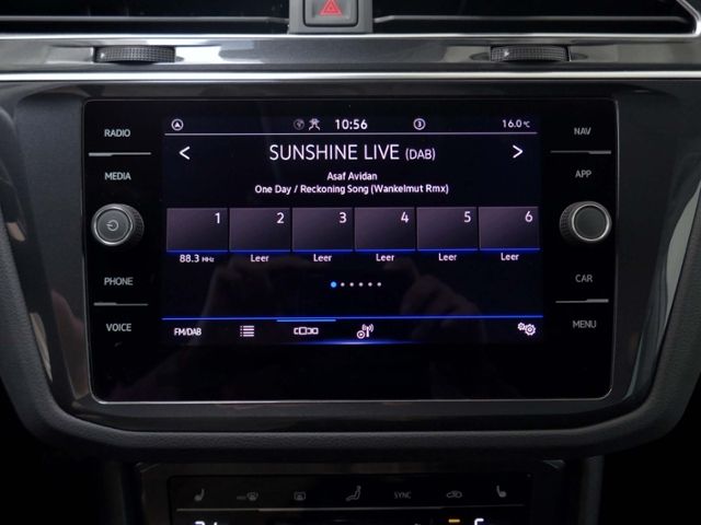 Fahrzeugabbildung Volkswagen Tiguan  Elegance 1.4 TSI eHybrid LED AHK RFK ACC