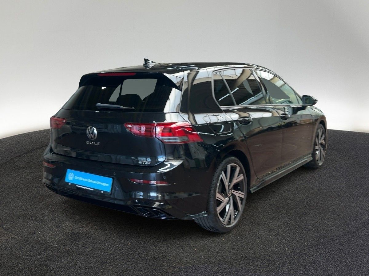 Volkswagen Golf VIII 1.5 eTSI DSG R-Line Black Style Rear V foto 5