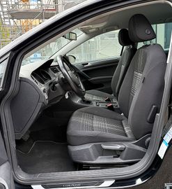 Volkswagen Golf - 8