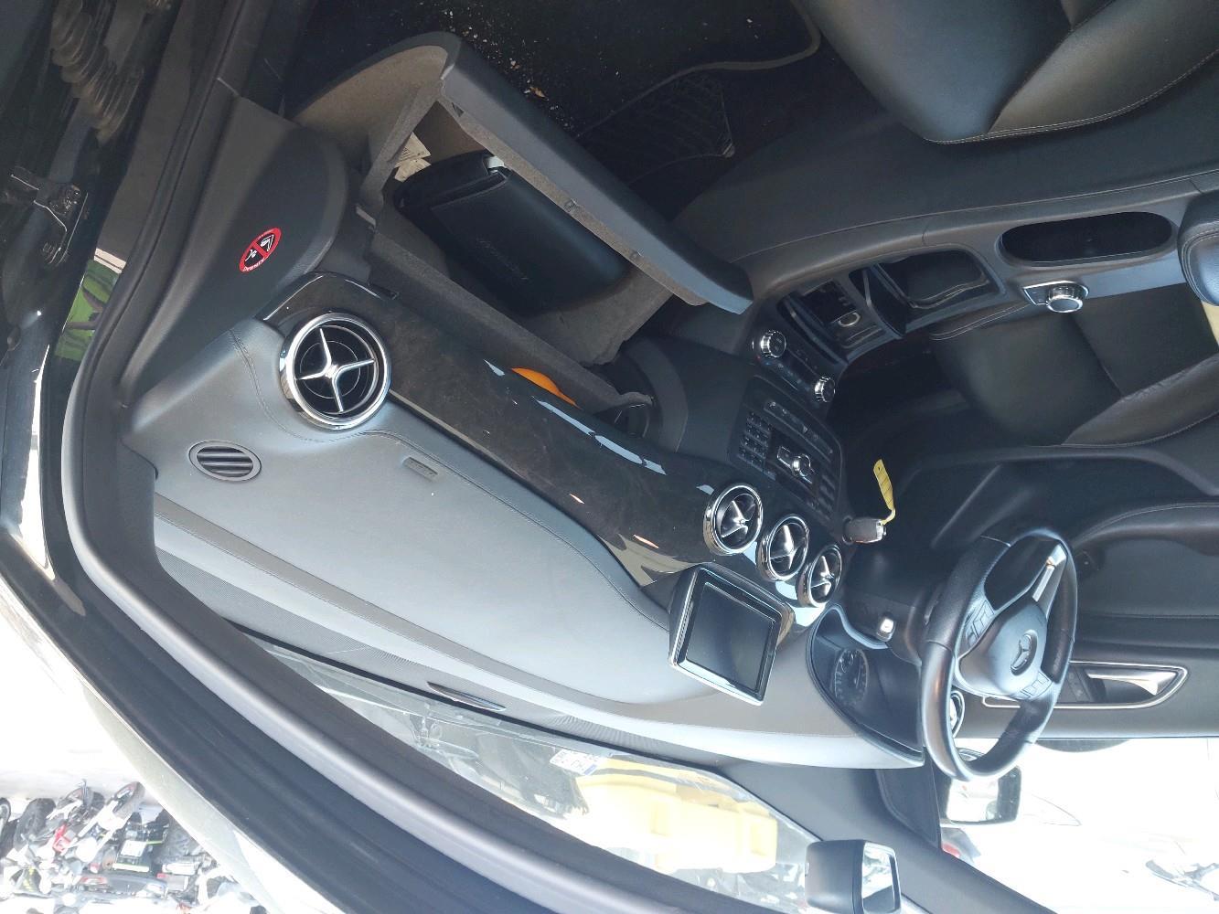 Mercedes-Benz B200 2012 — photo 11