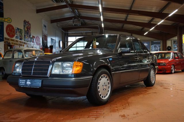 Mercedes-Benz 250 D W124 *2.HD*TOP*5-GANG*OLDTIMER*GARANTIE*