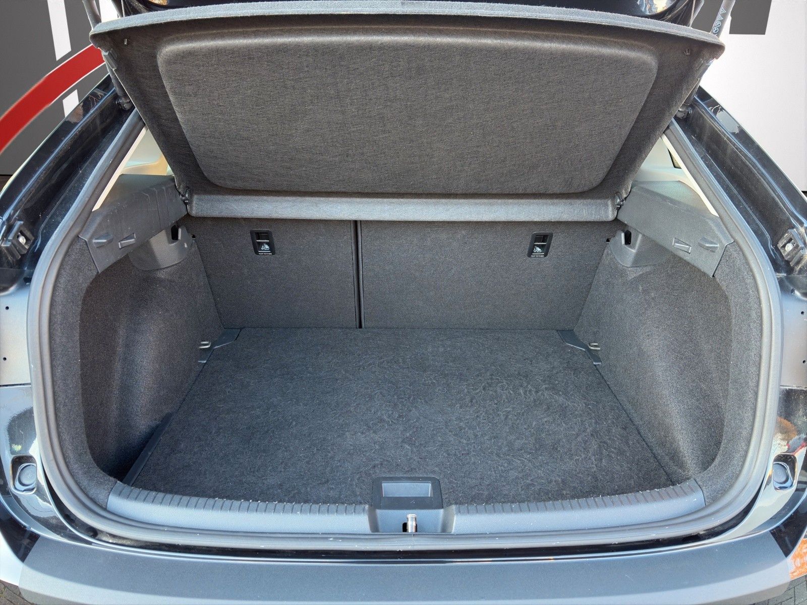 Fahrzeugabbildung Volkswagen Taigo 1.0 TSI Life PDC/APP/ACC/DAB/FERN