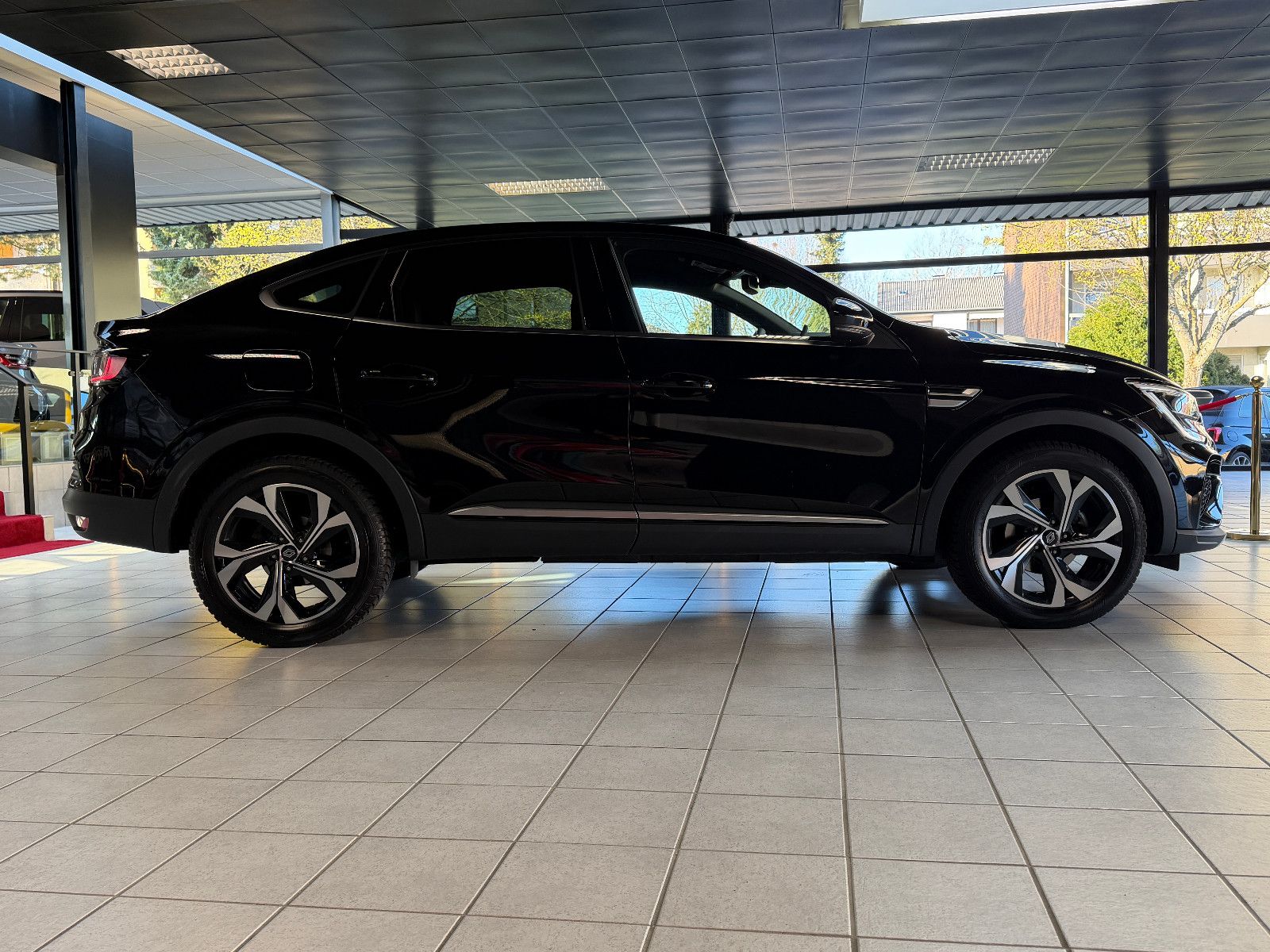 Fahrzeugabbildung Renault Arkana Techno/KAMERA/AMBIENTE/KAMERA/LEDER/ACC
