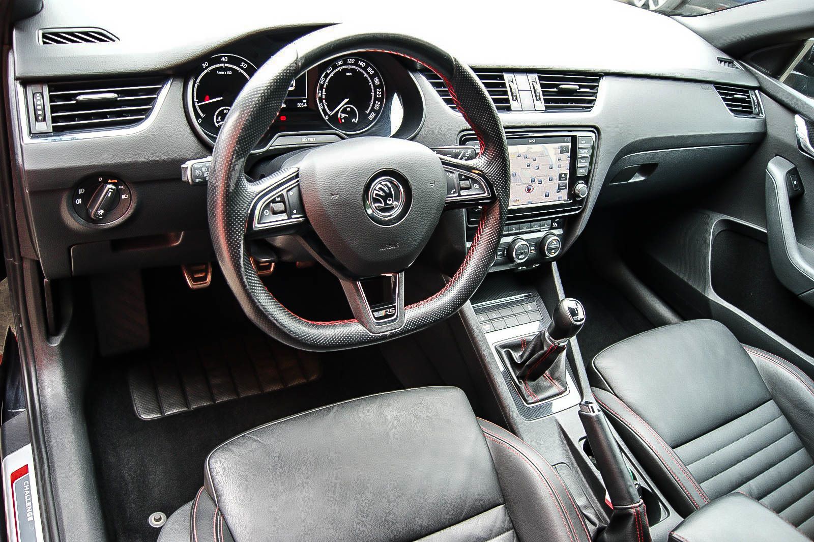 Fahrzeugabbildung SKODA Octavia Combi RS 20TSI CHALLENGE XL LEDER XENON