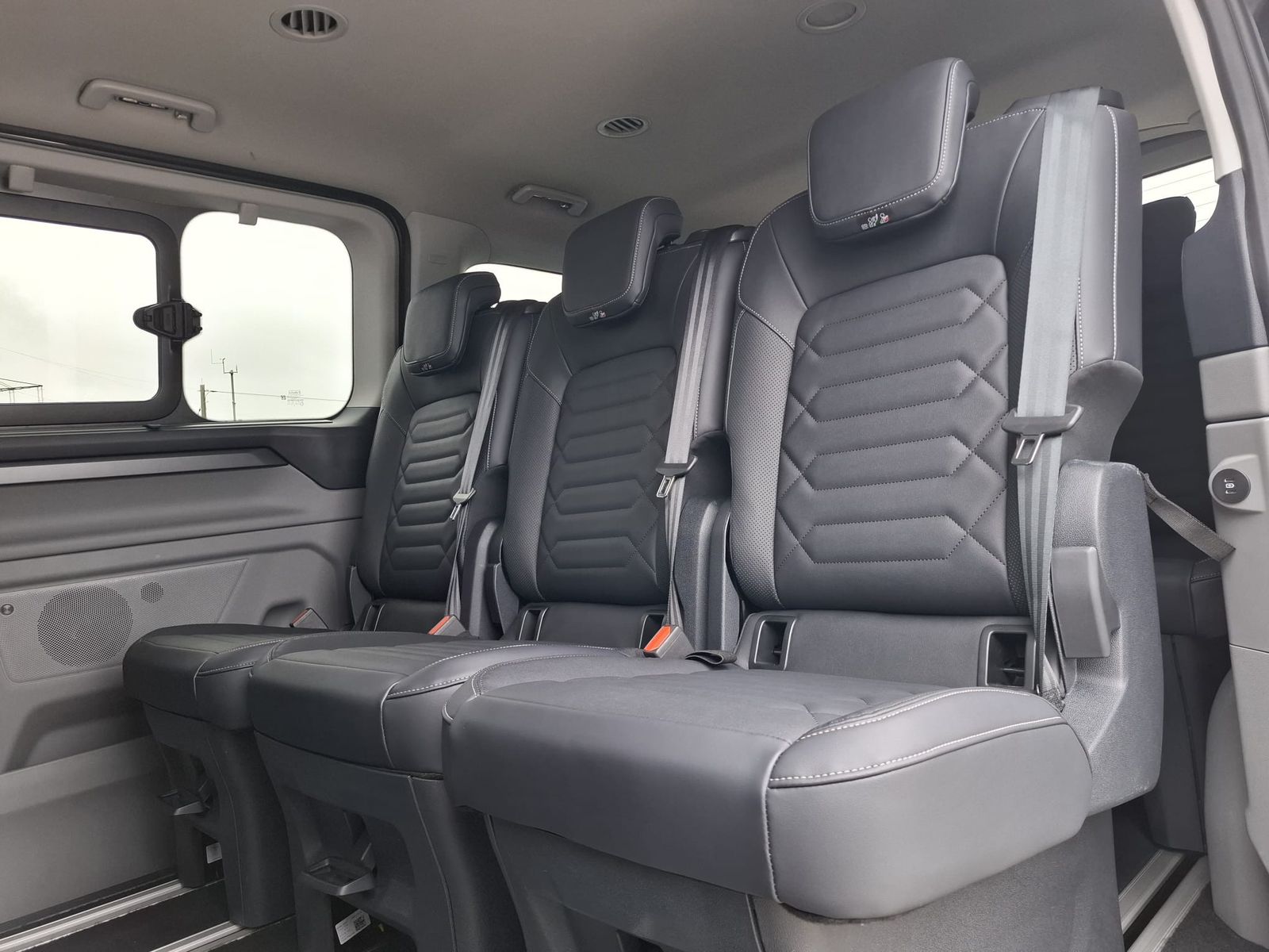 Fahrzeugabbildung Ford Tourneo Custom L1 Titanium X MATRIX*STANDH.*AHK