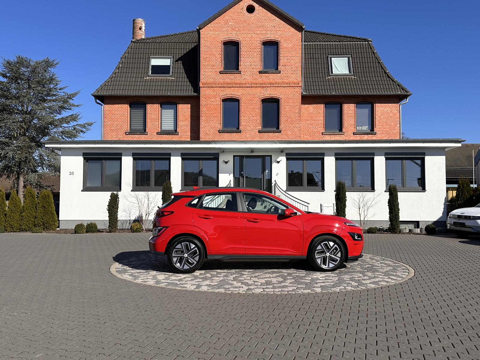 Hyundai Kona Elektro Select ACC SHZ LHZ CAM W-GARANTIE