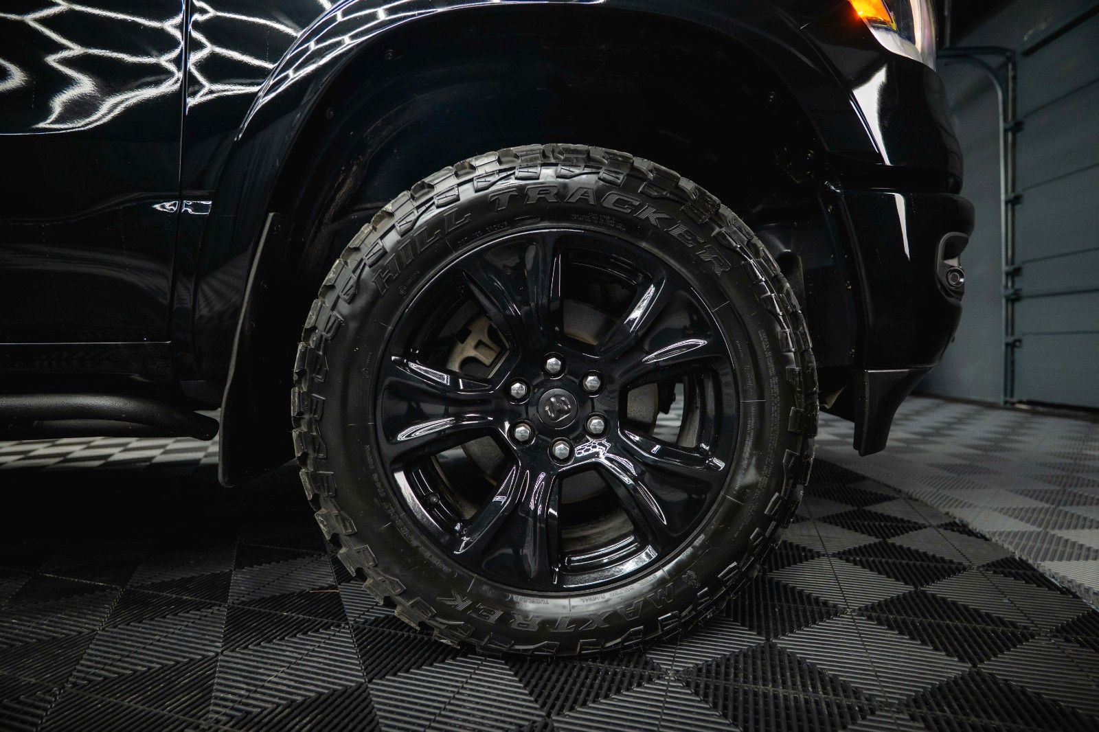 Fahrzeugabbildung Dodge RAM 5.7 V8 HEMI 4x4 Built to Serve AXLE LOCK FOX