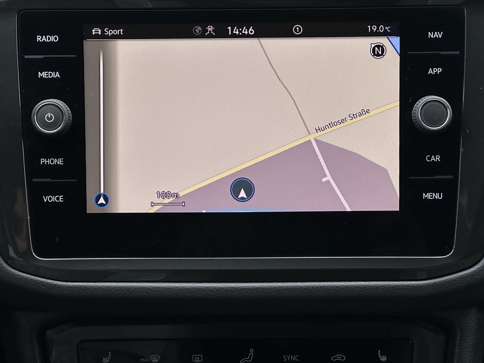 Fahrzeugabbildung Volkswagen Tiguan 2.0 TDI 4M DSG R-Line NAV+MATRIX+AHK+ACC