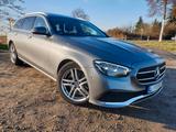 Mercedes-Benz E 220 d 4Matic, Schiebedach, Automatik, Kombi  - gebrauchte Mercedes-Benz E 220 aus dem Jahr 2021