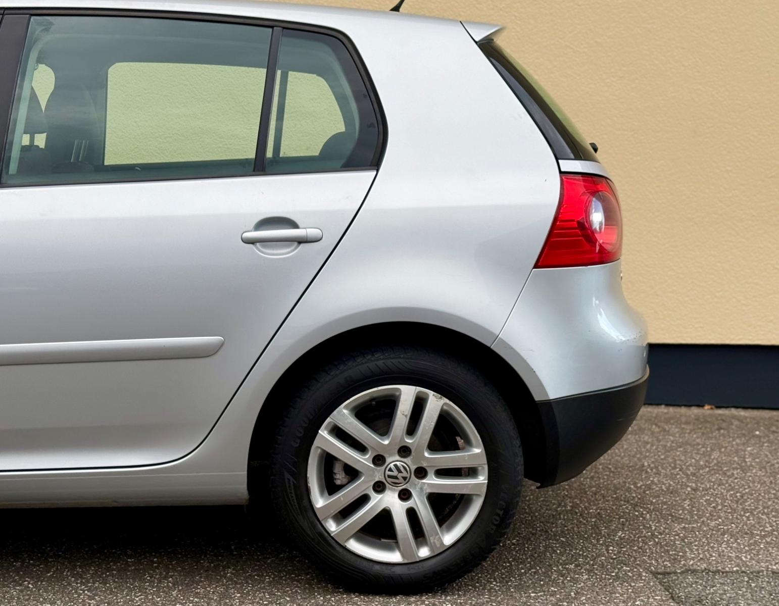 Volkswagen Golf V Lim. Tour 1.4 Zahnriemen TÜV SHZ PDC Alu
