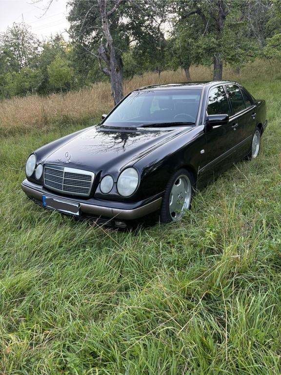 Mercedes-Benz E 240