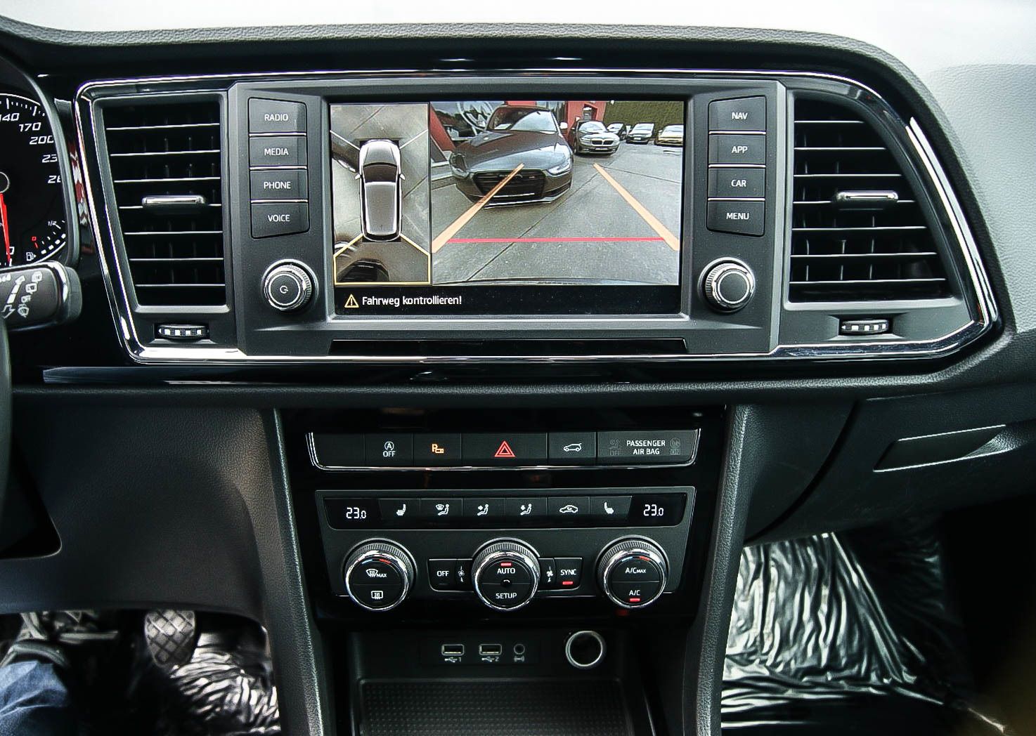 Fahrzeugabbildung SEAT Ateca 1.4TSI Xcellence LEDER NAVI 360°KAMERA ACC