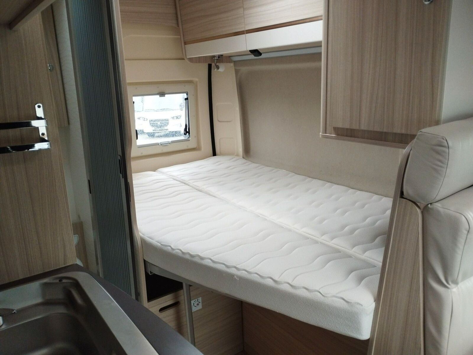Fahrzeugabbildung Rapido Vans Dreamer D42 FUN