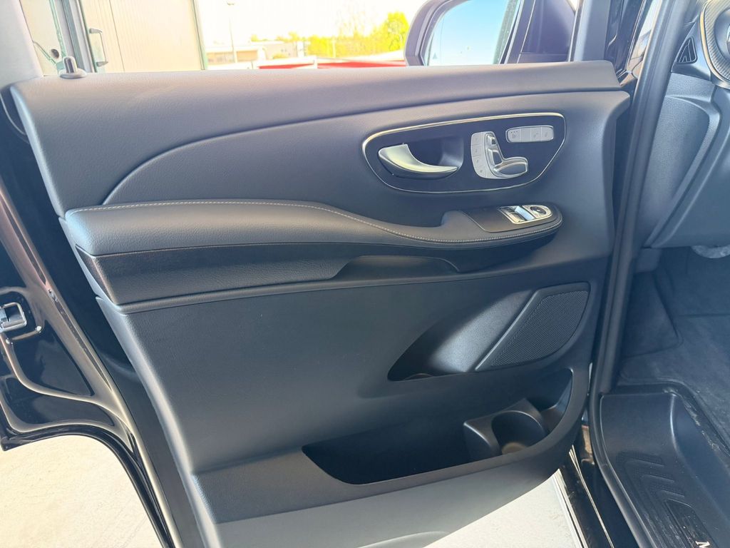 Image of Mercedes-Benz V 300