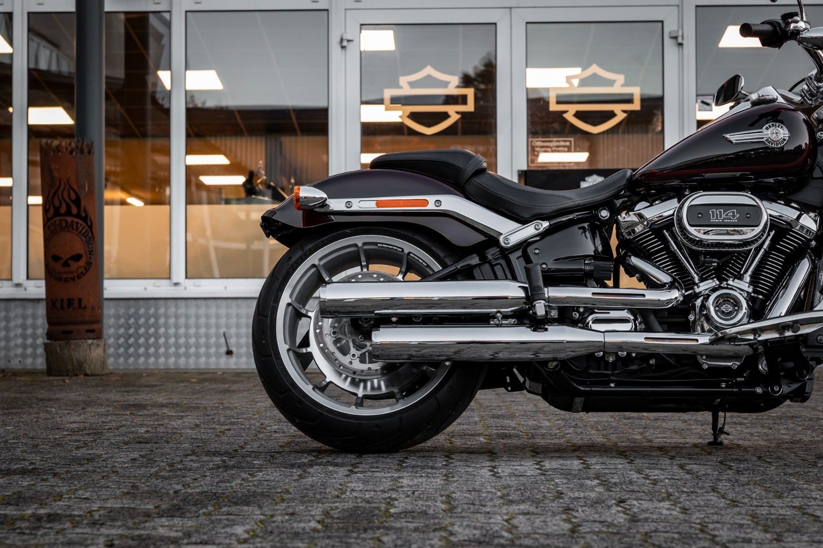 Fahrzeugabbildung Harley-Davidson FLFBS FAT BOY 114 -SOFTAIL-Midnight Crimson