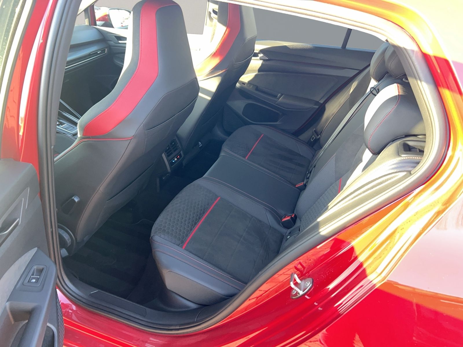 Golf VIII GTI Clubsport, ACC, RearView, Estoril