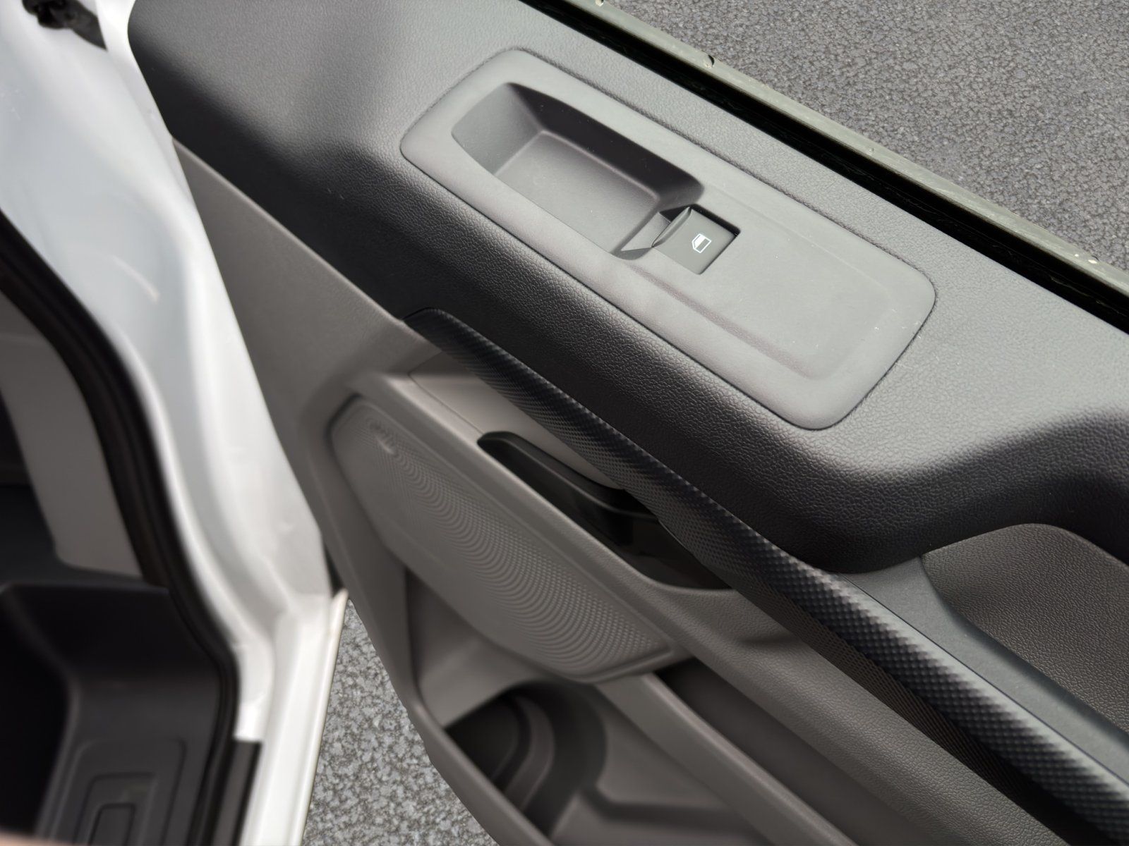 Fahrzeugabbildung Ford Transit Custom 320 L1 Trend FWD Plug-in Hybrid