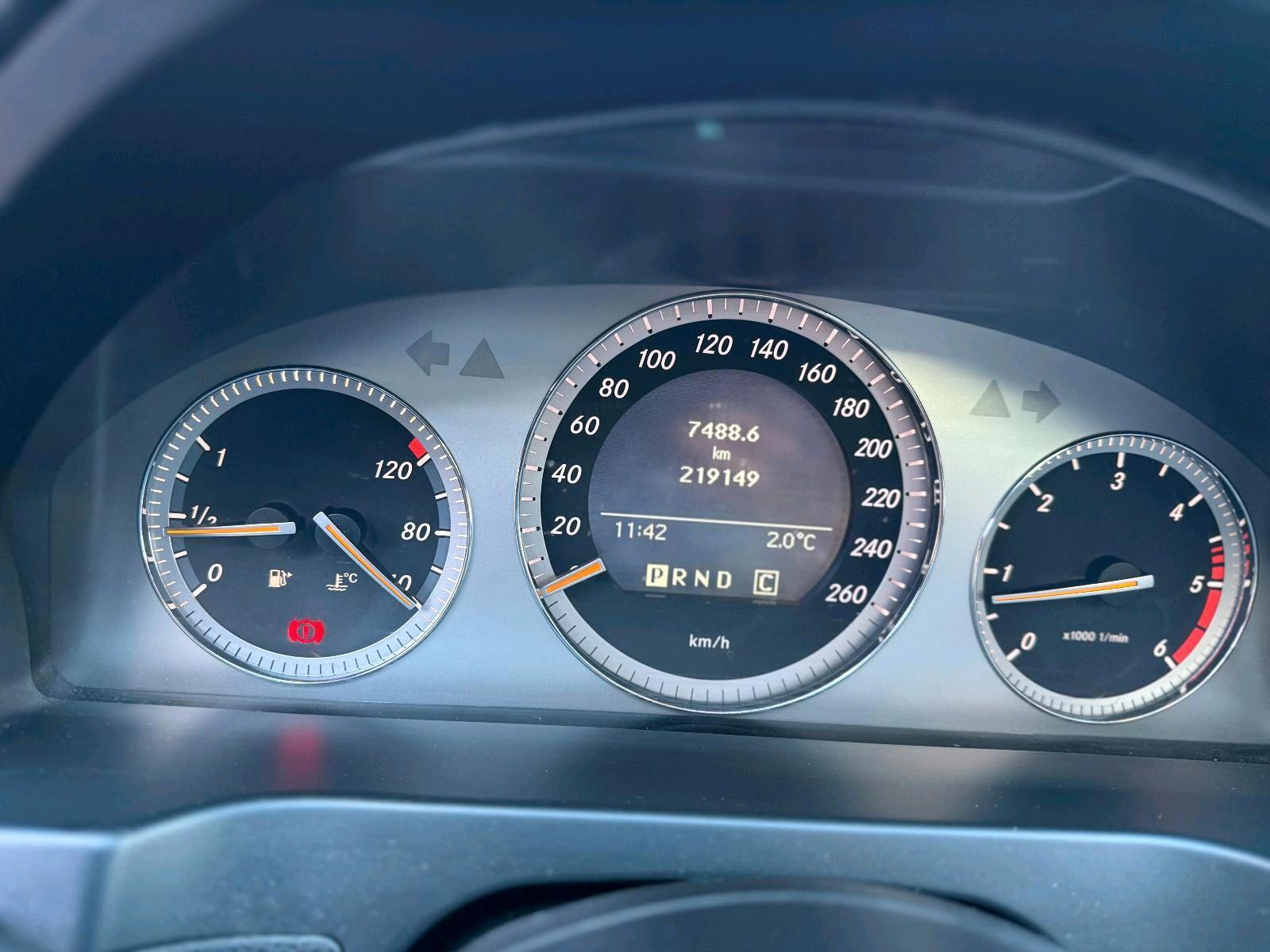Mercedes-Benz 320 2008 — photo 14