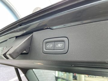 Fahrzeugabbildung Volvo V60 Kombi Inscription Leder Pano H/K uvm