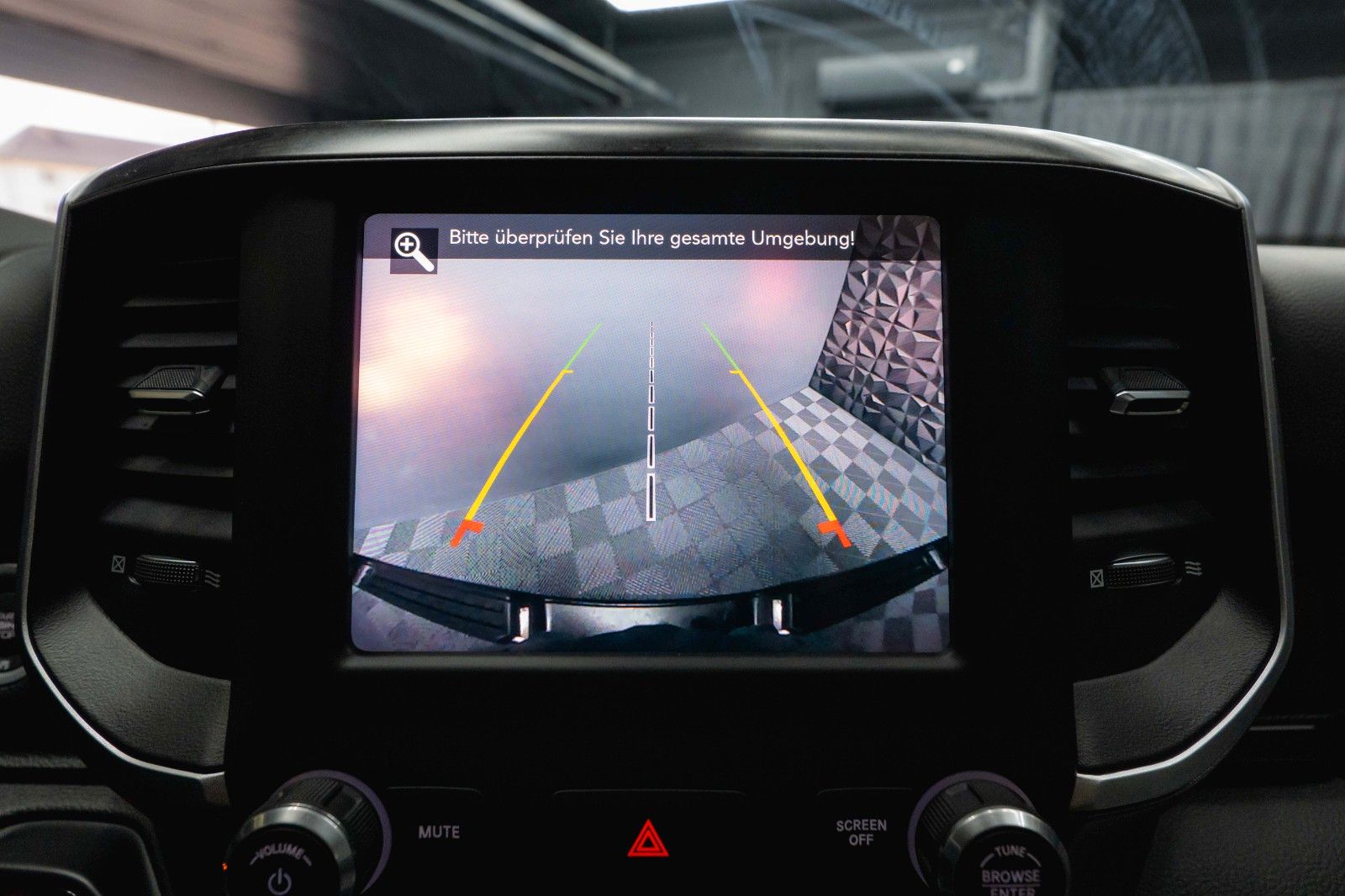 Fahrzeugabbildung Decamp Dodge RAM 5.7 V8 4x4 + DECAMP BACKPACK Camper