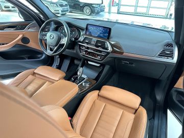 Fahrzeugabbildung BMW X3 sD30i xLine SAG Panorama Kamera HUD HiFi LED