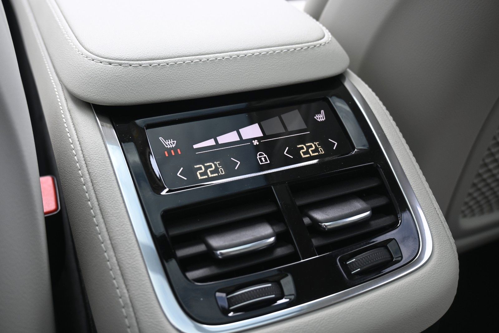 Fahrzeugabbildung Volvo XC90 T8 0,5% UltraBlack*STDHZG*360°*LUFT*ACC*AHK