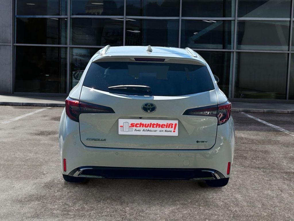 Fahrzeugabbildung Toyota Corolla 1.8 Hybrid Touring Sports Team Deutschla