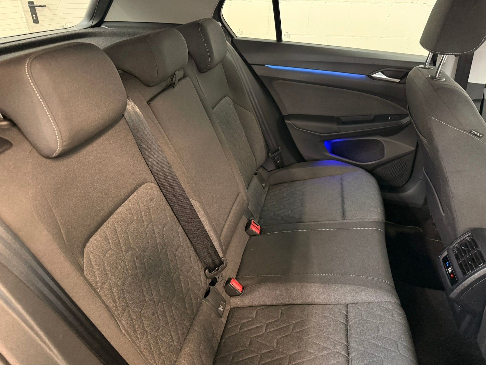 Fahrzeugabbildung Volkswagen Golf VIII 1.5 TSI eHybrid 150 kW Life +Navi +Kam