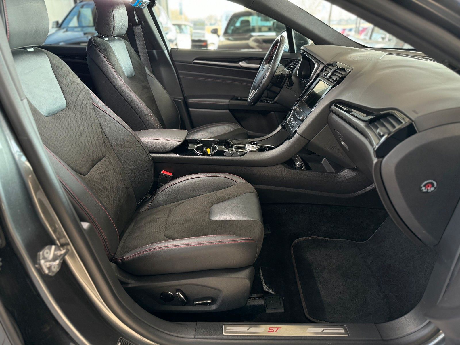 Fahrzeugabbildung Ford Mondeo Turnier 2.0 TDCI Automatik ST-Line "AHK"