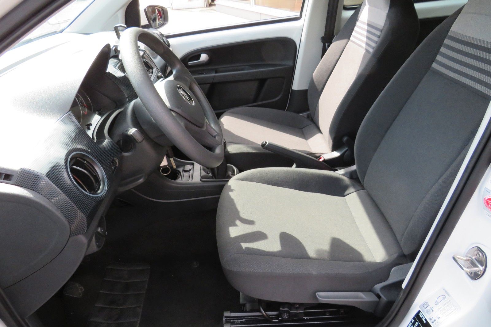 Fahrzeugabbildung Volkswagen up! 4T SITZH. GJ KLIMA TELVOR MAPS&MORE 1.HD