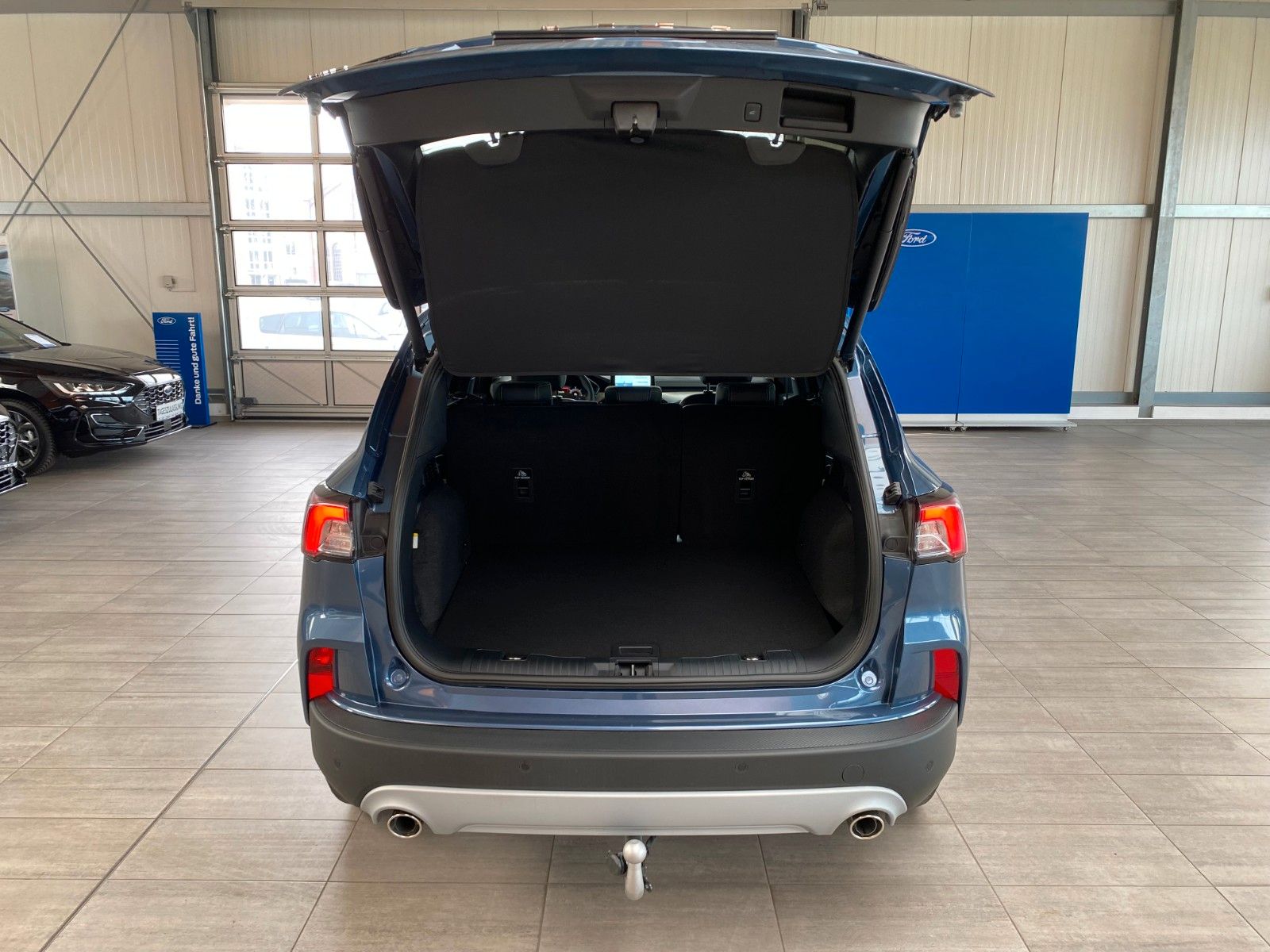 Fahrzeugabbildung Ford Kuga Titanium X 4x4 LED ACC HUD AHK Winterpaket