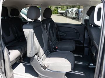 Mercedes V 220 - 11