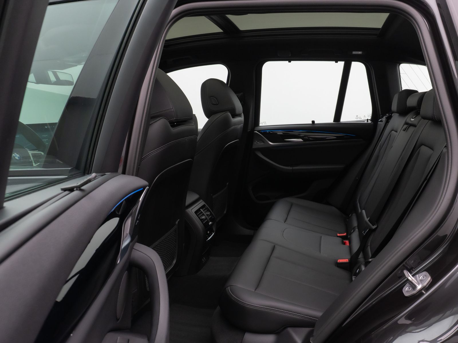 Fahrzeugabbildung BMW X3 xD30e M Sport Panorama 360° HUD DAB HiFi AHK