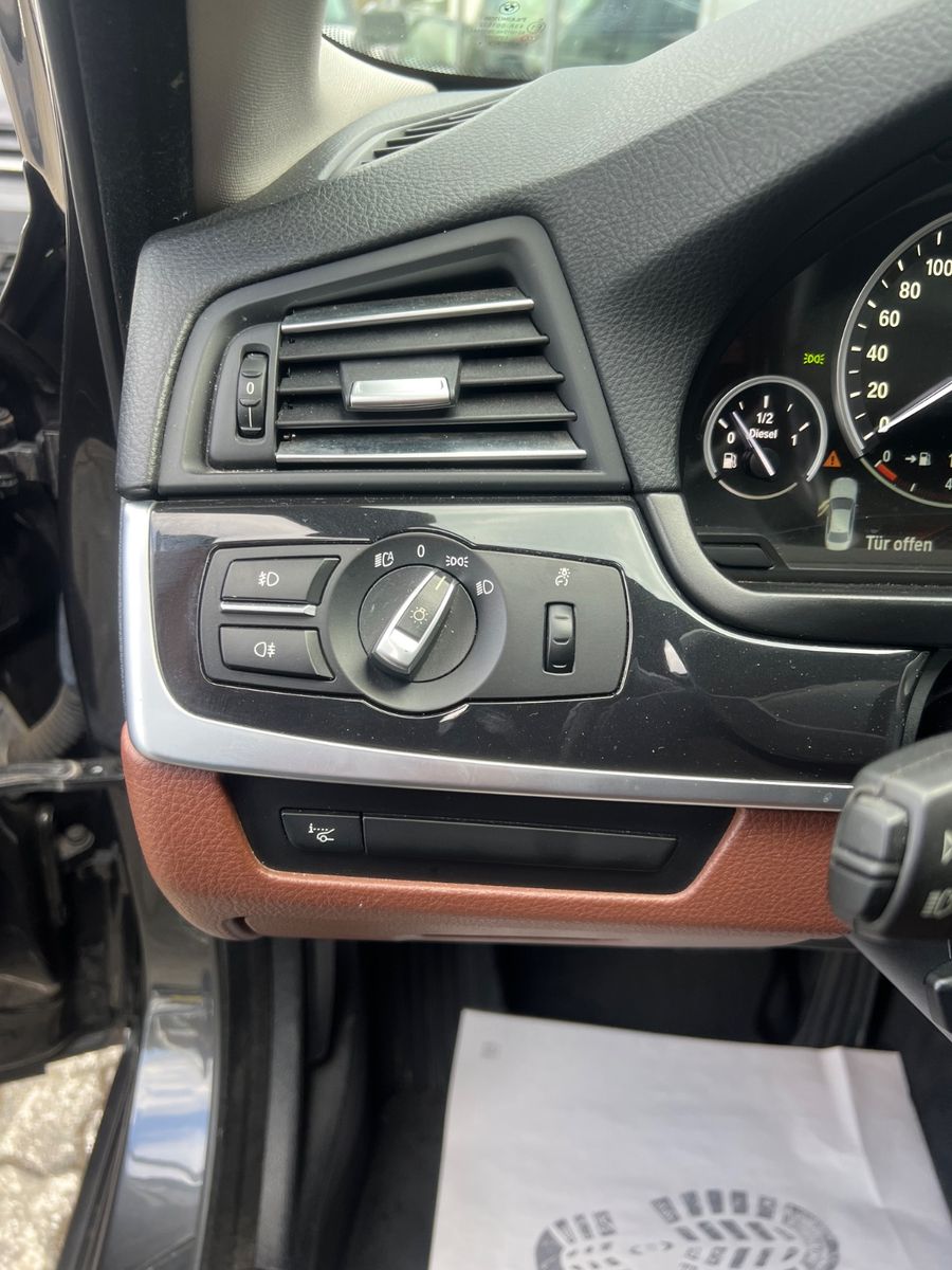 Fahrzeugabbildung BMW 530 d Lim. xDrive *HEAD-UP*LEDER-BRAUN*MEMORY*