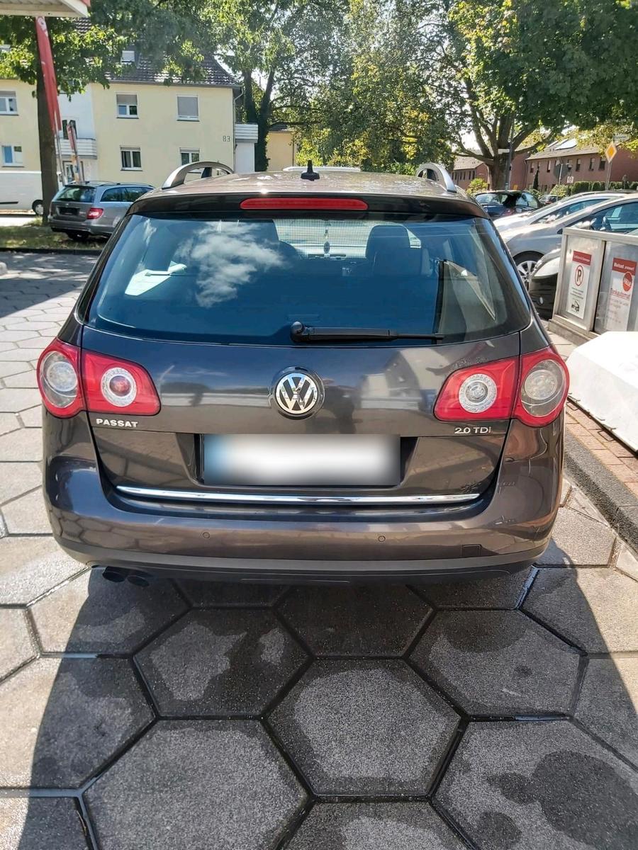 Volkswagen Passat 2007 — rear view