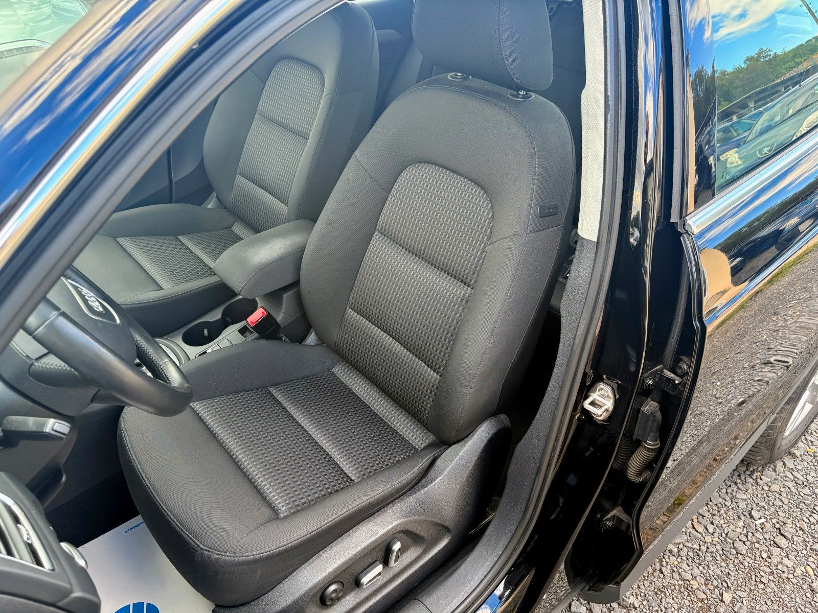 Fahrzeugabbildung Audi Q3 design quattro 2.0 TDI S-tronic Navi LED SHZ
